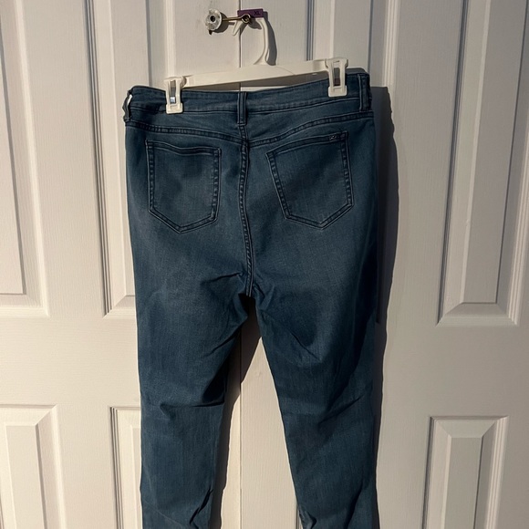 Jennifer Lopez Skinny Ankle Distressed Jeans - Picture 2 of 3